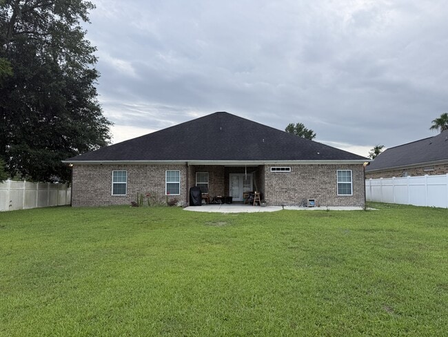 Building Photo - 729 English Oak Dr