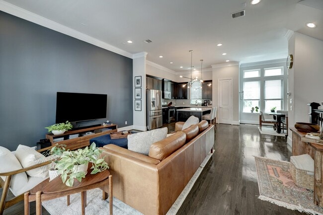 Building Photo - 2231 Chenevert St