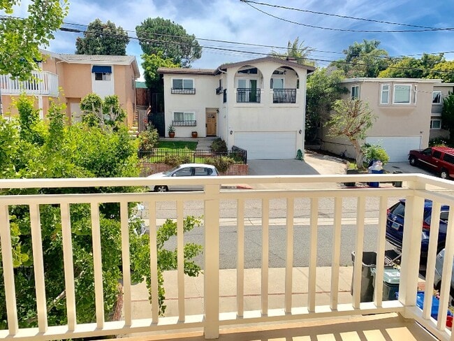 Building Photo - 1642 Harper Ave