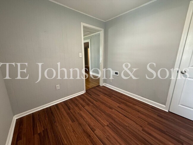 Building Photo - Charming Three Bedroom Home in Winston Sal...