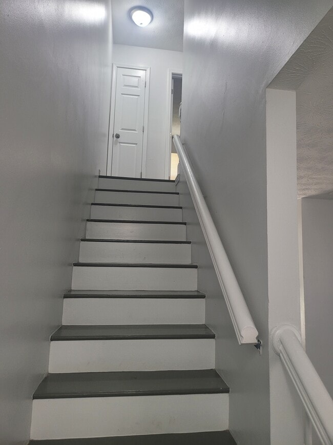 Stairs - 1728 Bob White Ln SE