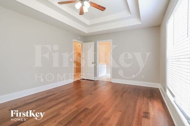 Building Photo - 265 Anita Dr