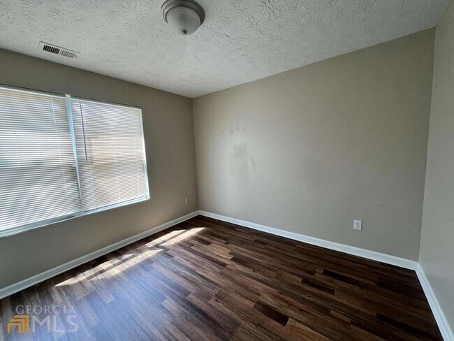 Building Photo - 13101 Fairington Ridge Cir