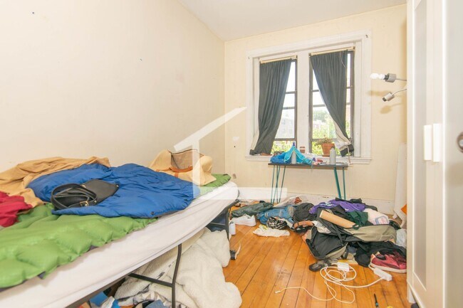 Building Photo - Five bed in Allston!!! LL PAID BROKER FEE!!