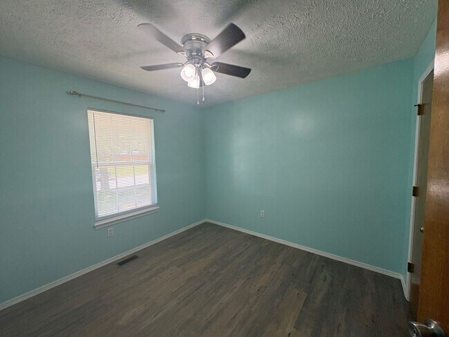 Building Photo - 5118 N Graybrooke Dr