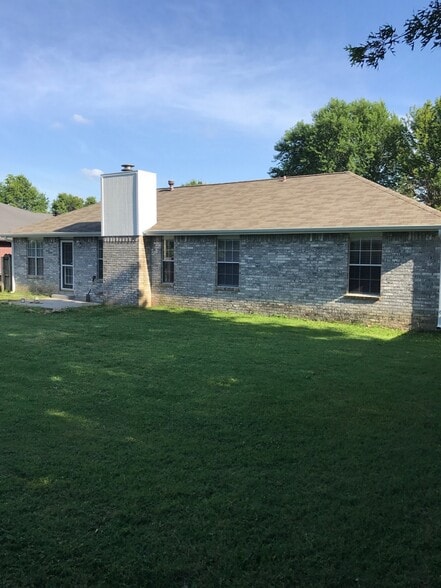 Building Photo - 1203 SE 22nd St