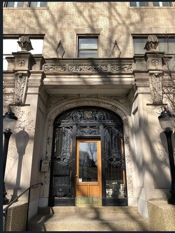 Building Photo - 52 Charlesgate E