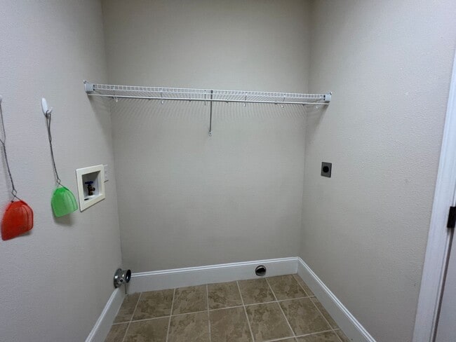 Building Photo - 1930 Scarlett Meadows Dr