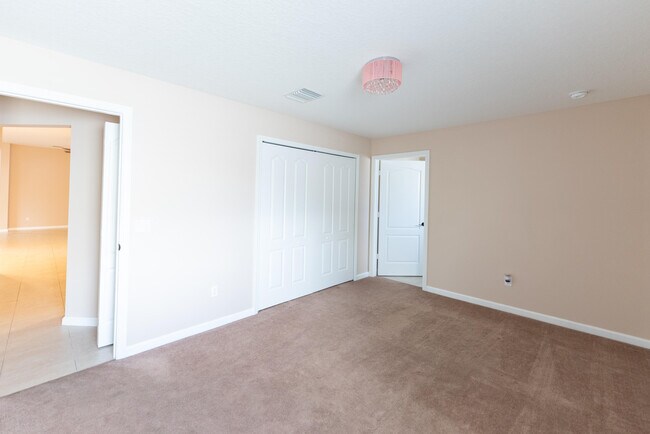 Building Photo - 3651 SW Dellamano St