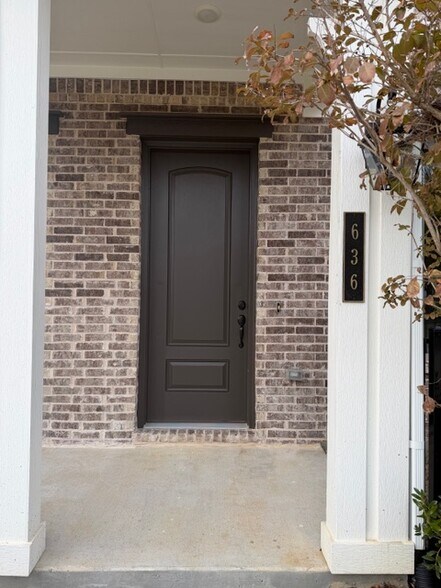 Building Photo - 636 Big Bend Dr