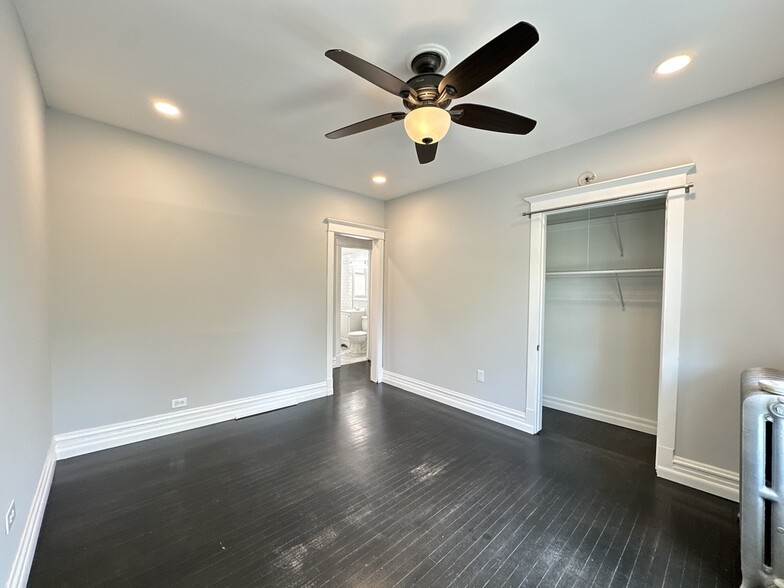 Building Photo - 2552 N Kildare Ave