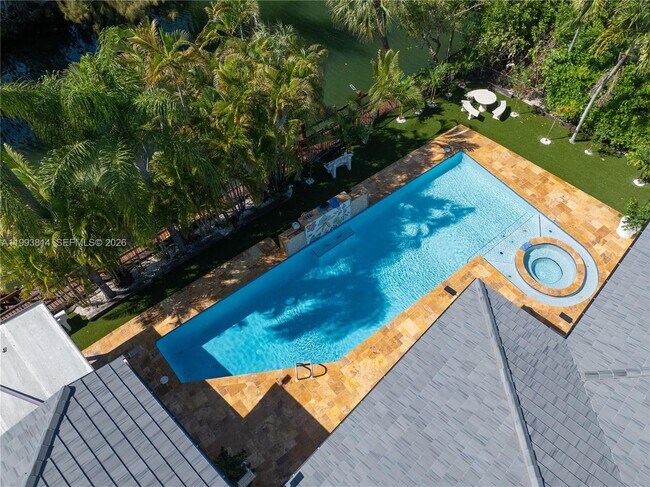 Building Photo - 5120 Carillo St