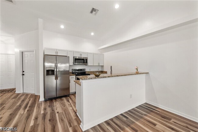 Building Photo - 3520 SW 17th Ave