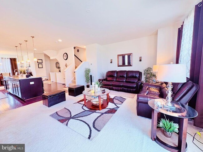 Building Photo - 438 Boxelder Dr