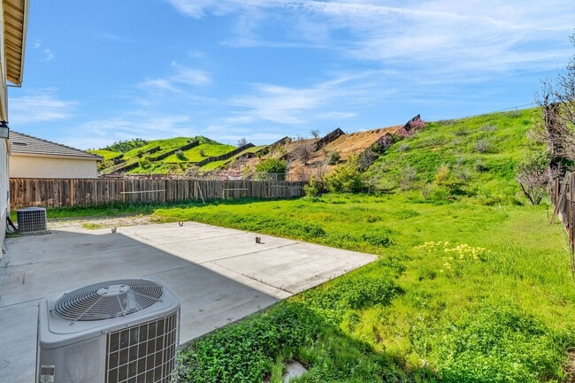 Building Photo - EXTRA LARGE HOME AND LOT... NESTLED IN THE ANTIOCH HILLS... 5 BEDS/3 BATHS/LARGE LIVING ROOM AND ...