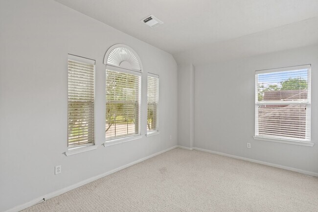 Building Photo - 4030 Chestnut Bend