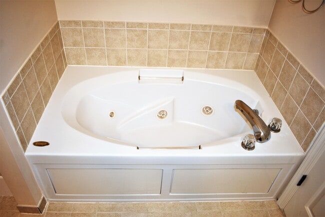 Building Photo - 609 Powell Dr