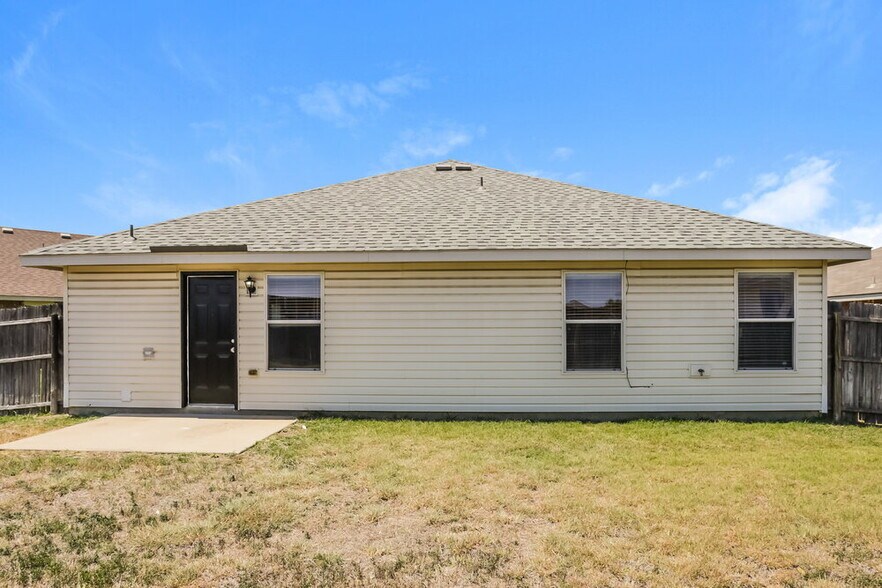 Building Photo - 1520 Castle Ridge Rd