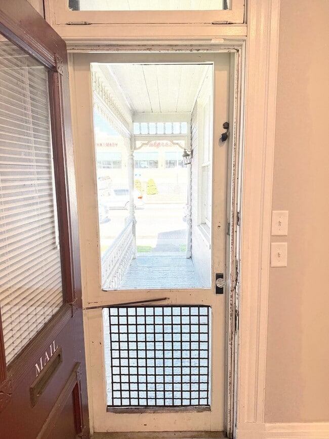 Building Photo - 3 Bedroom Home in Downtown Hamilton
