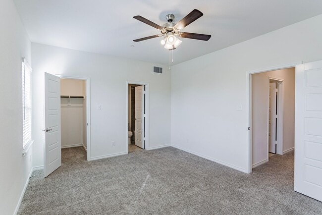 Building Photo - 326 Shasta Dr