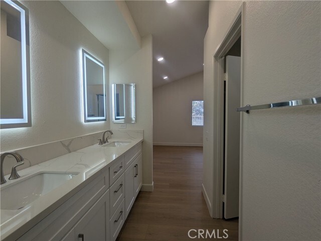 Building Photo - 6 Parkwood