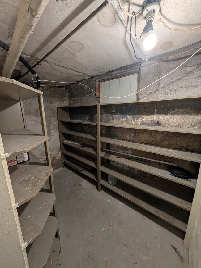 Building Photo - 225 N Main St