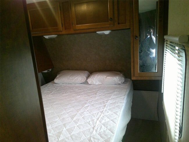 Building Photo - 19115 NE Miami Ct