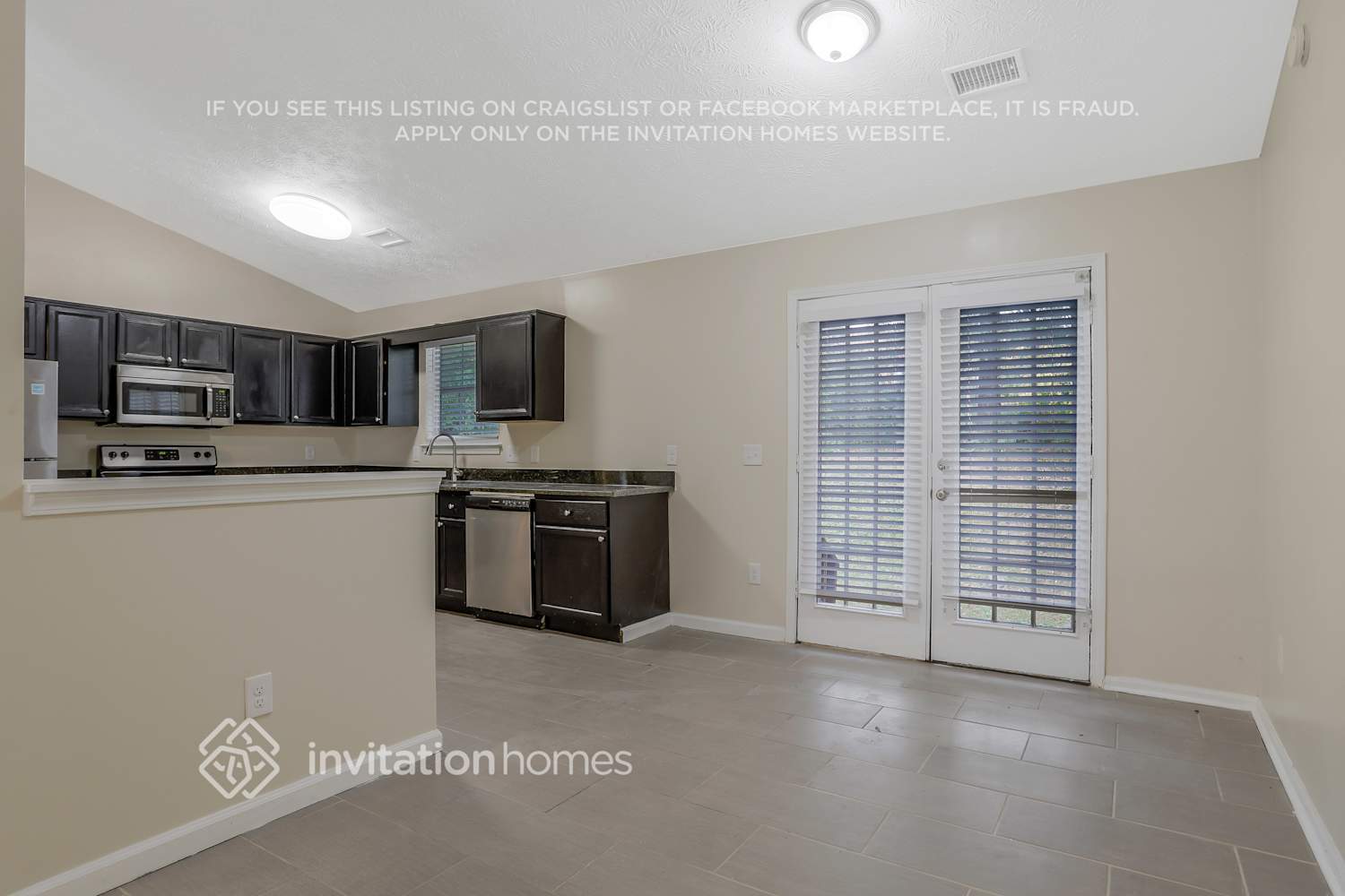 Building Photo - 1350 Stoneleigh Way