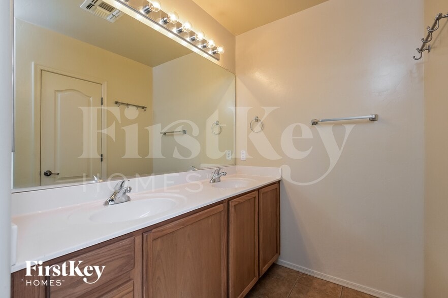 Building Photo - 13558 E High Plains Ranch St