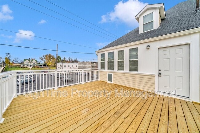 Building Photo - 25 Wayside Ave