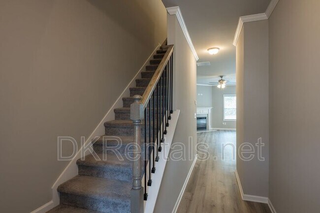 Building Photo - 3697 Acorn Dr