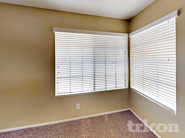 Building Photo - 625 Freeburg Pl