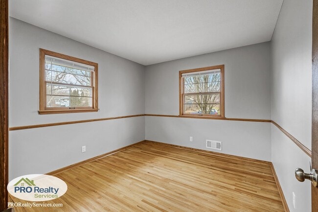 Building Photo - 3 Bedroom House on a Large Lot