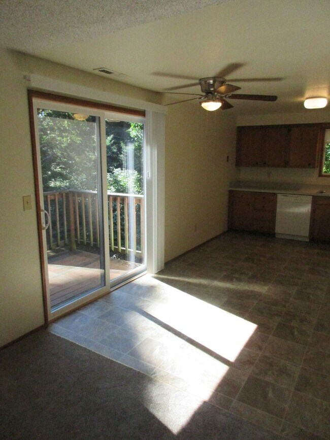 Building Photo - Large Two Bedroom with New Carpet!