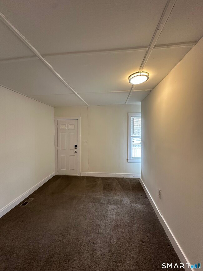 Building Photo - 162 Norwich Ave