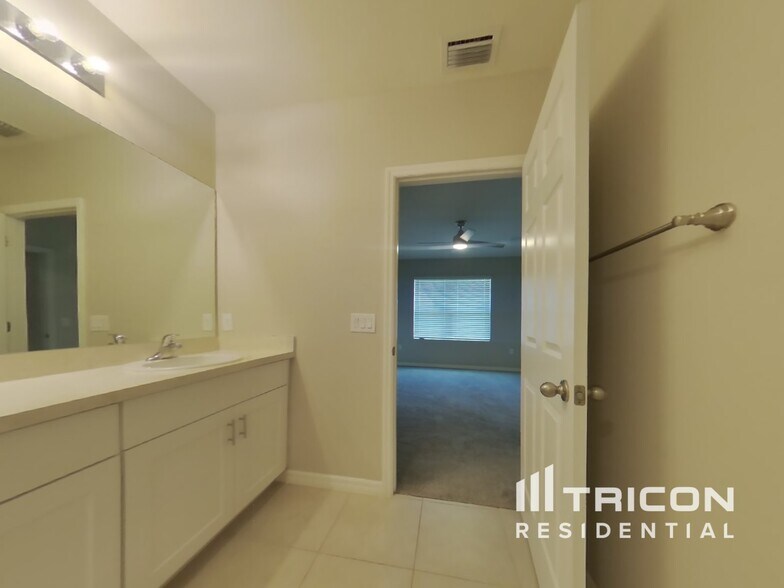 Building Photo - 27944 Arrowhead Cir