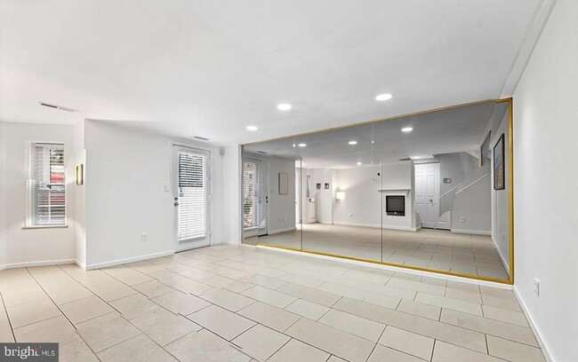 Building Photo - 1124 25th St NW