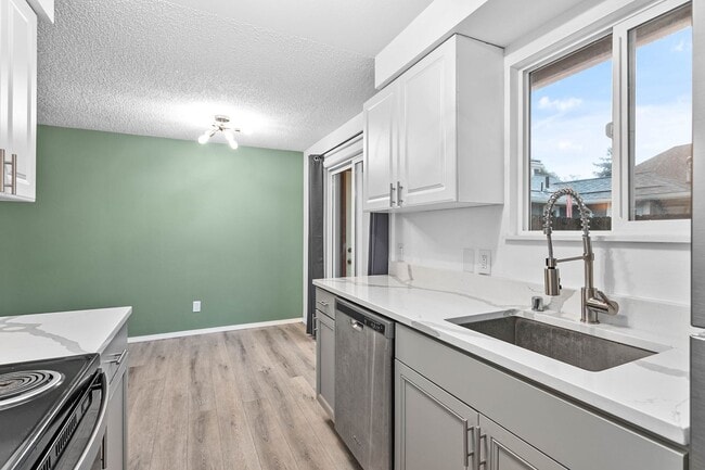 Building Photo - 2425 Spruce St