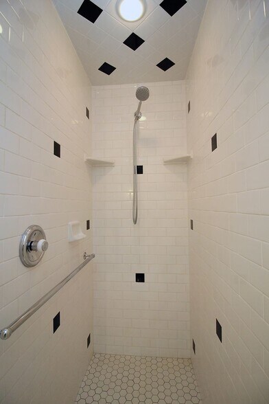 Building Photo - 803 NE Laurelhurst Pl