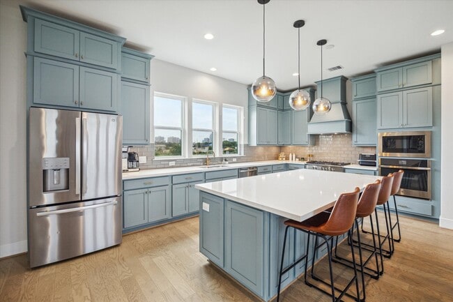 Building Photo - 2803 Hicks St