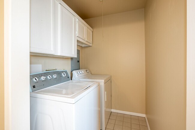Building Photo - Spacious 3 Bed 2 Bath Condo in Tulsa!