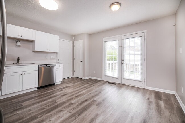 Building Photo - 2213 Maybrook Dr