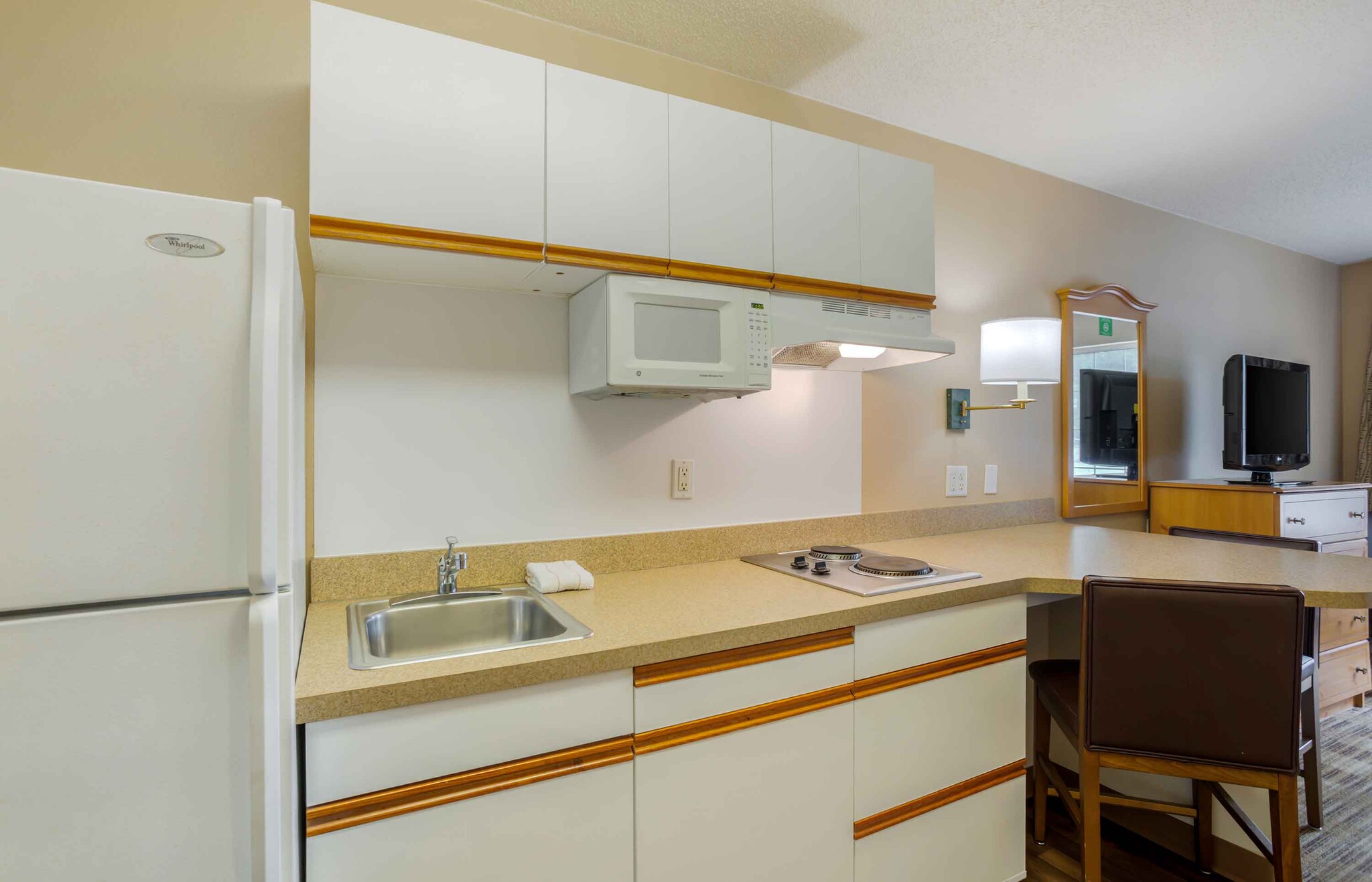 Building Photo - Furnished Studio-Memphis - Poplar Avenue