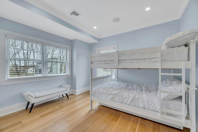 Building Photo - 165 Marine Pl