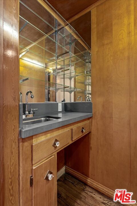 Building Photo - 203 S Detroit St