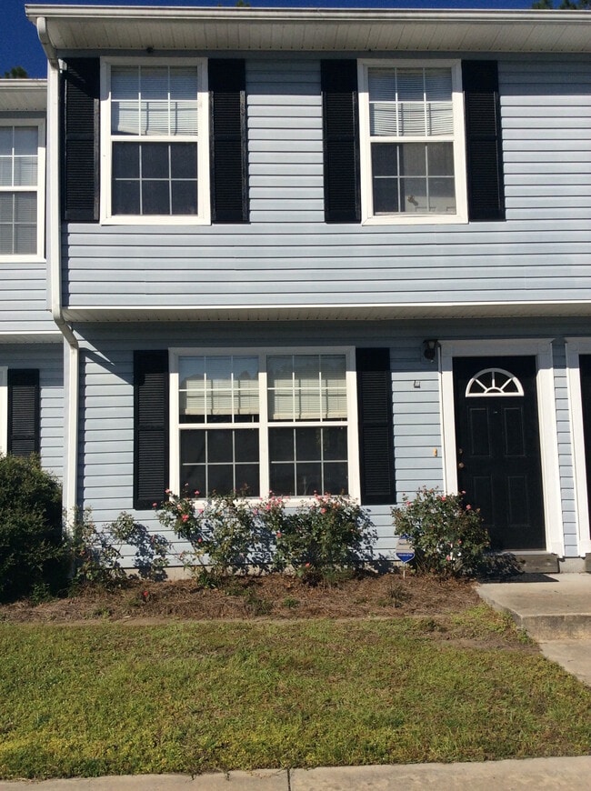 Primary Photo - 1100 Pineland Ave