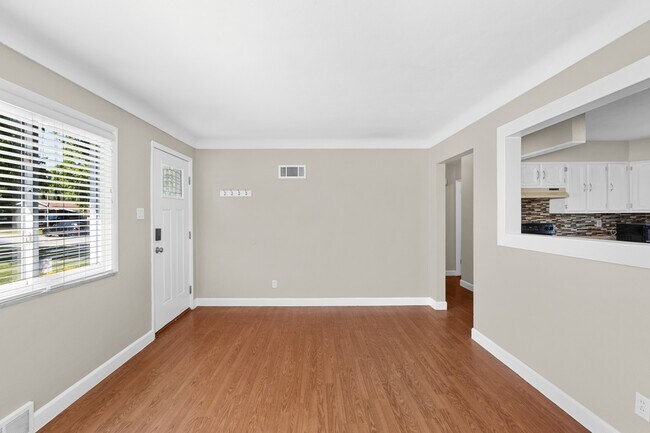 Building Photo - 855 Teson Rd
