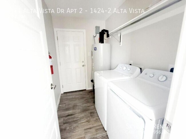 Building Photo - 1424 Alta Vista Dr
