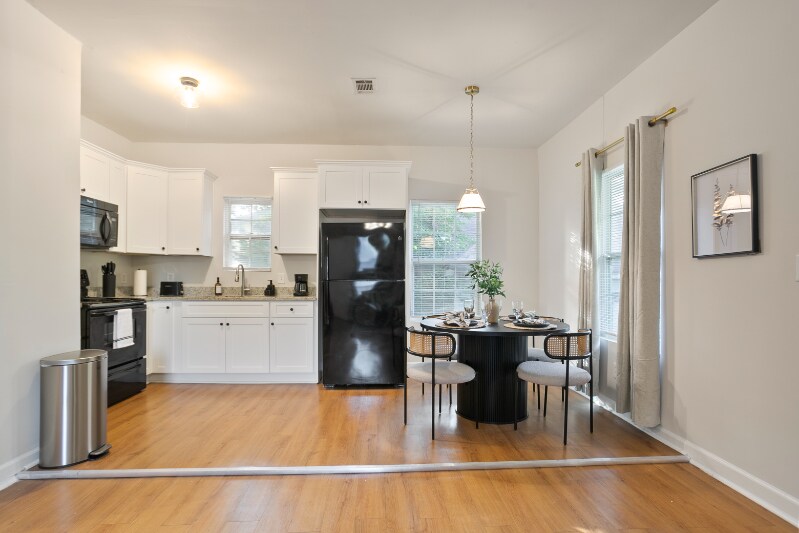 Building Photo - 987 Dimmock St SW
