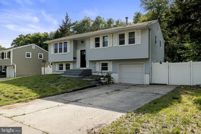 Building Photo - 901 Russo Dr